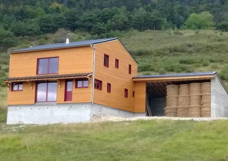 Construction de maison ossature bois avec zone de stockage agricole