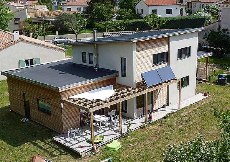Maison bois à Crest, panneau solaire pour l'eau