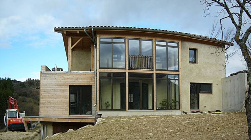 Maison d'architecte à ossature bois en paille à Saillans dans la Drôme